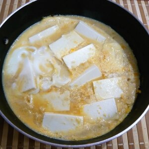 豆腐とパン粉で☆カツ煮風卵とじ*
